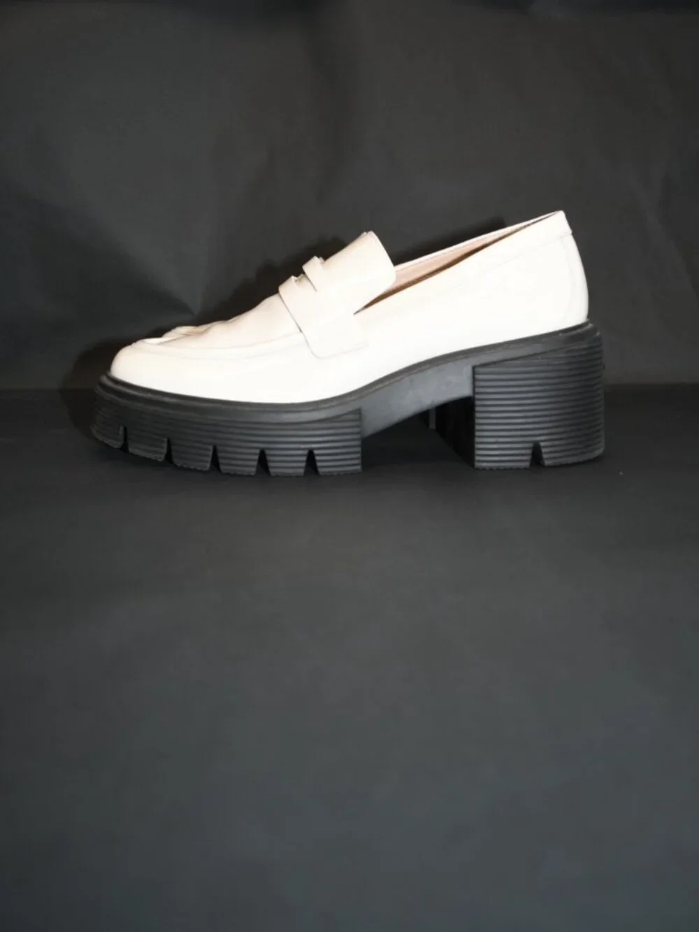$550 STUART WEITZMAN SOHO LOAFERS PLATFORM SLIP ON SHOES PATENT IVORY 9 (PD17)